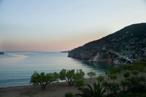 Ammos 1 - Seafront house in Glyfo beach, Sifnos