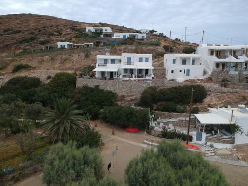 Ammos 1 - Seafront house in Glyfo beach, Sifnos