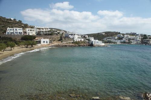 Ammos 1 - Seafront house in Glyfo beach, Sifnos