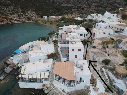 Ammos 1 - Seafront house in Glyfo beach, Sifnos