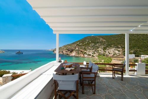 Ammos 1 - Seafront house in Glyfo beach, Sifnos