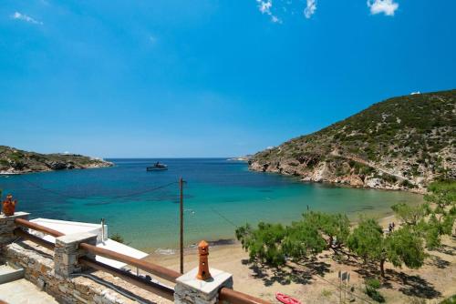 Ammos 1 - Seafront house in Glyfo beach, Sifnos