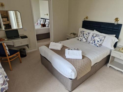Redcliffe Hotel photo 3