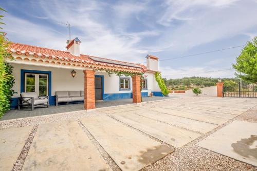 Refreshing poolside escape in Ponte de Sor in Ponte De Sor