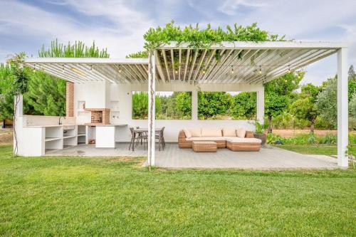 Refreshing poolside escape in Ponte de Sor in Ponte De Sor