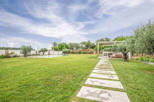 Refreshing poolside escape in Ponte de Sor