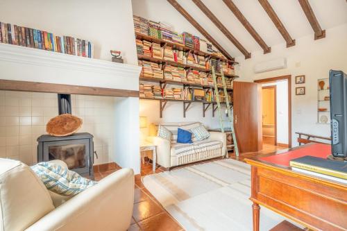 Refreshing poolside escape in Ponte de Sor