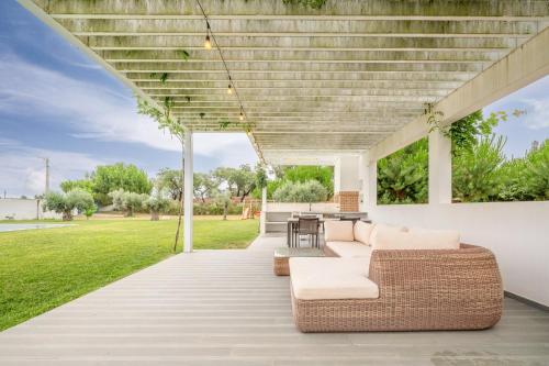 Refreshing poolside escape in Ponte de Sor