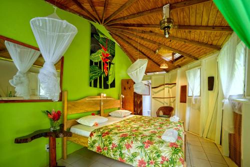 Hibiscus Valley Inn - Tap to explore photos