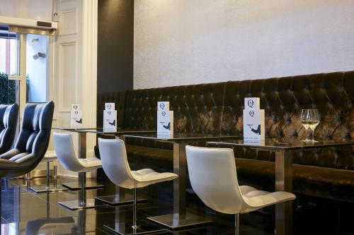 The Queens Gate Hotel - image 2