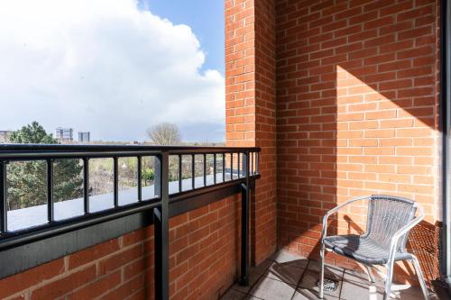 Bright Apartment with Balcony - Tap to explore photos