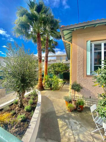 100m from sea, lovely house with quiet patio