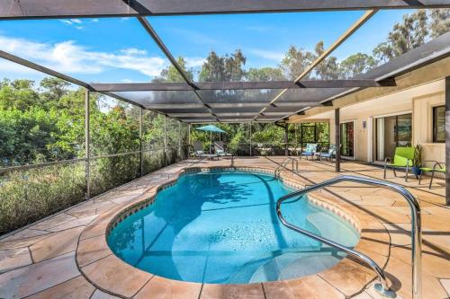 Serenity in Paradise! Heated Pool Family Home