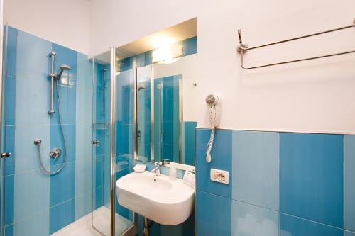 Single Room image 4