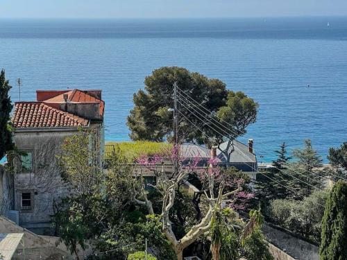 Villa Medjé, sur la Corniche Kennedy avec vue mer - Location saisonnière - Marseille