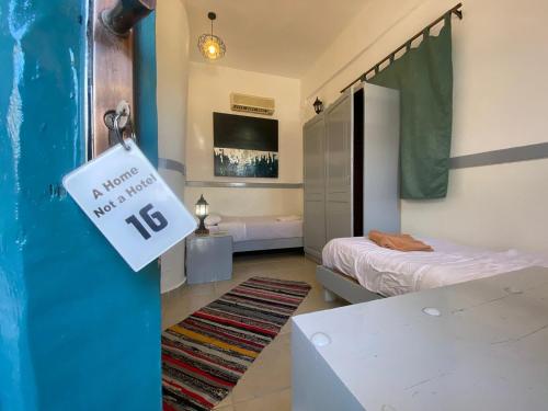 Twin Room image 5