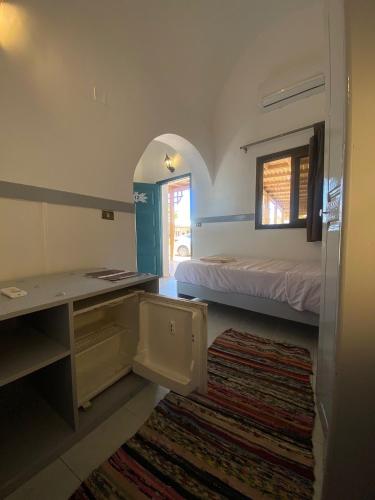Twin Room image 3