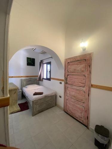 Single Room image 3