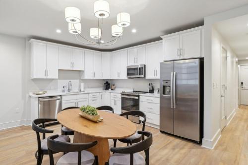 Three-Bedroom Apartment image 9