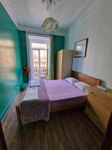 Tweepersoonskamer, gedeelde badkamer