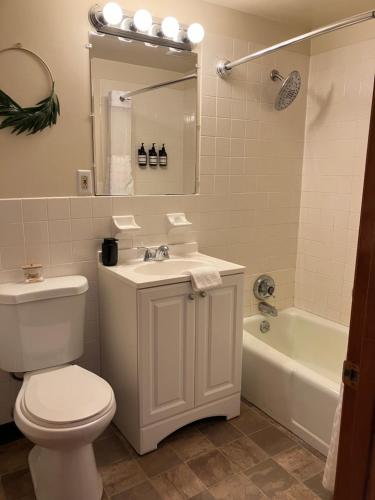 Berkshire Valley Inn - image 13