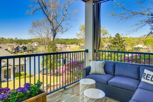 Lake Martin Condo with Community Perks and Views! in Dadeville, USA