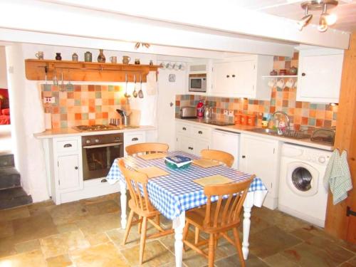 Jowders Cottage - image 12