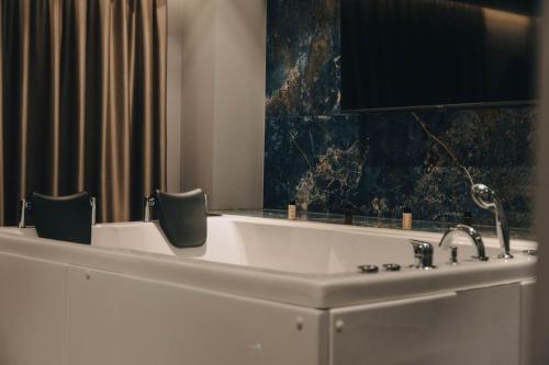 ห้องน้ำ, Atrium Hotel in มยูล บาทอเร