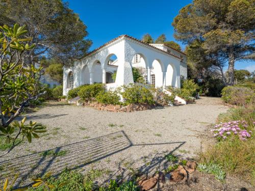 Holiday Home La Proue by Interhome in La Baumette