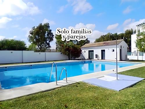 Apartamento junto al mar Piscina solo familias