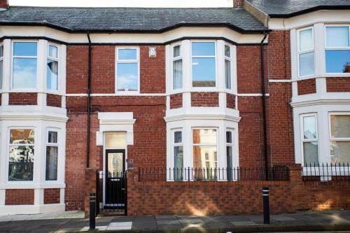 Exterior view, West Beck House Newcastle - Spacious Double Room in North Shields