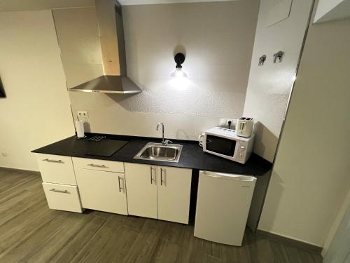 Coqueto Apartamento en el Corazón de Madrid Sol - image 9