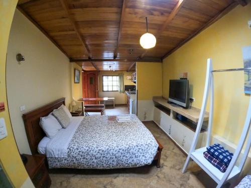 Double Room with Kitchenette image 7
