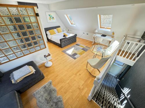 Vaade, Luxury, private, secure self-contained Coach House, near Wythall and close to the NEC in Dorridge