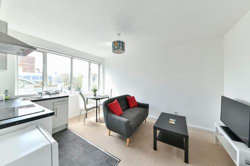 Cosy 1BR South Kensington apartment - image 3