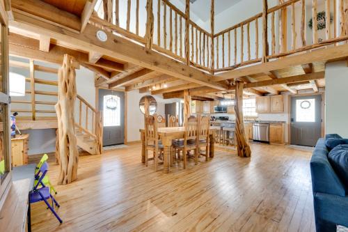 Pet-Friendly Cabin on 3 Acres 7 Mi to Uvalde! in Uvalde, USA