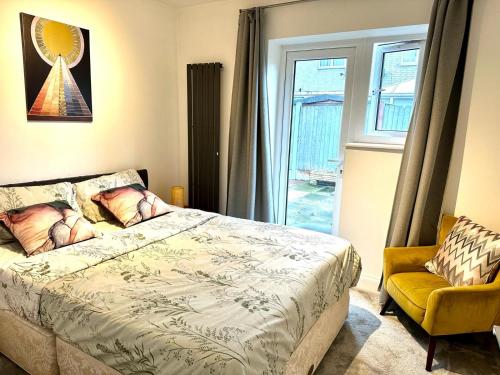 Large 4BR with 4En-Suite Bath Rooms Family House in Canary Wharf, Londyn