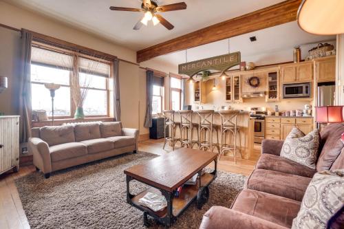 Vintage Downtown Laramie Apartment with Deck! in Laramie, USA