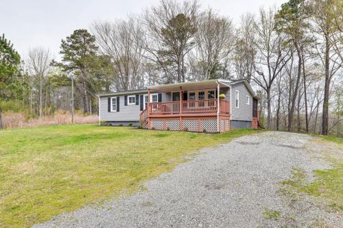 Toano Home with Screened Porch Steps to Lake! in Croaker, USA