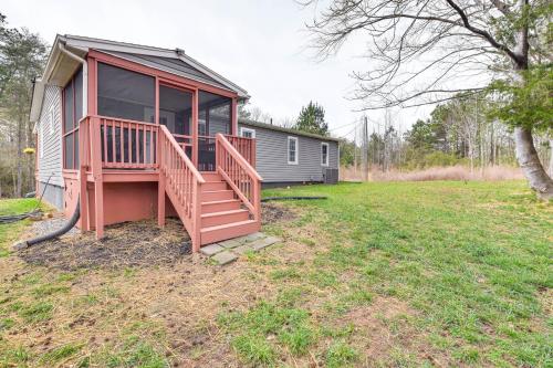 Toano Home with Screened Porch Steps to Lake!