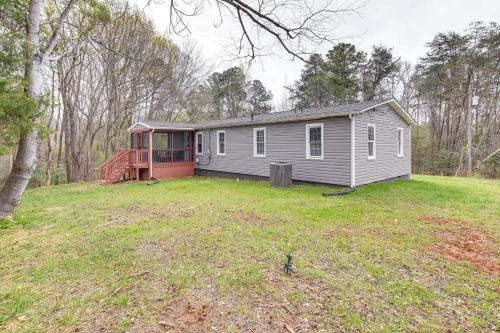 Toano Home with Screened Porch Steps to Lake!