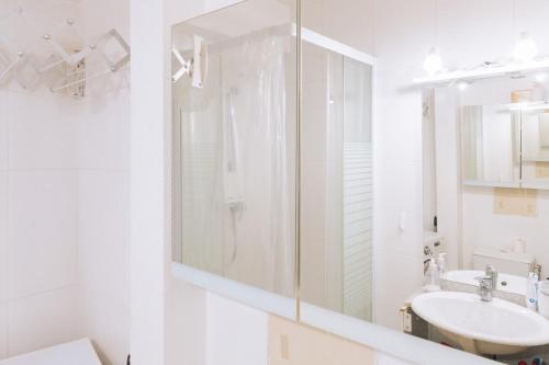 Stylish & Central Studio Apartment Ménilmontant! - image 3