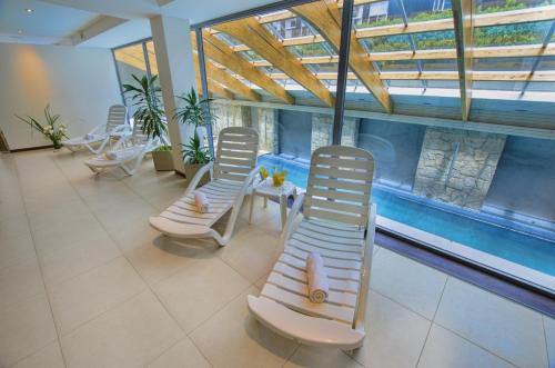 Swimming pool, Hotel Cristal in San Carlos de Bariloche