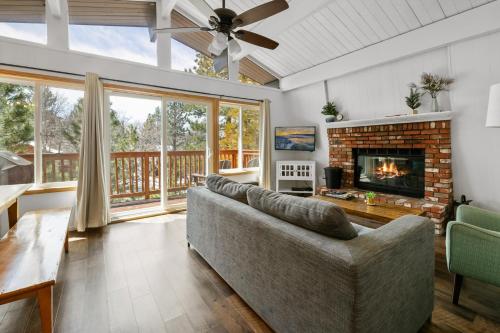 The Bear Hut - The perfect home away from home!