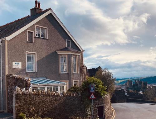 ทัศนียภาพภายนอกโรงแรม, Bryn Guest House in คอนวี