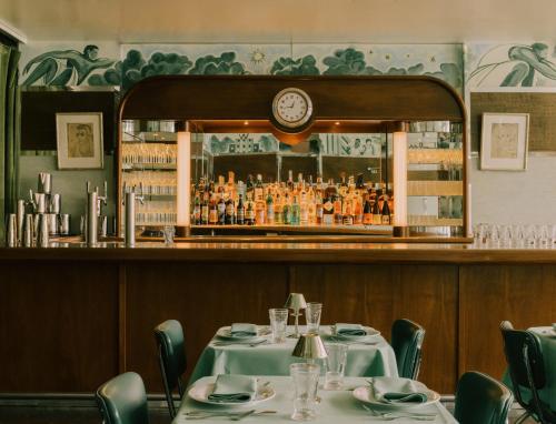 Étterem, The Siren Hotel near Fox Színház