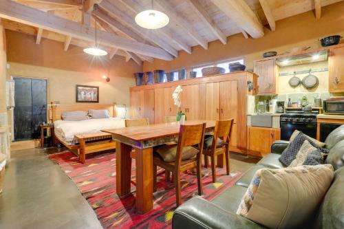 Centrally Located Santa Fe Studio Near Town! in Santa Fe, USA