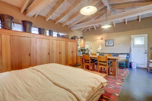 Centrally Located Santa Fe Studio Near Town! in Santa Fe, USA