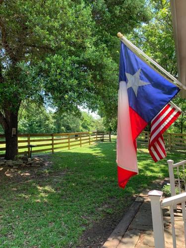 Circa 1900 - Historic - Romantic - Private - Pond - Fenced Yard - The Cottage at Chappell Hill