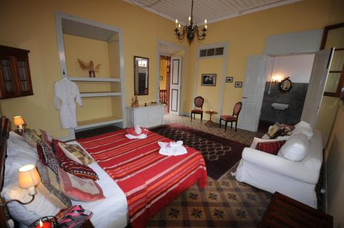 The Colonial Guest House Stop at The Colonial Guest House to discover the wonders of Sao Filipe. The hotel offers a wide range of amenities and perks to ensure you have a great time. All the necessary facilities, including fr